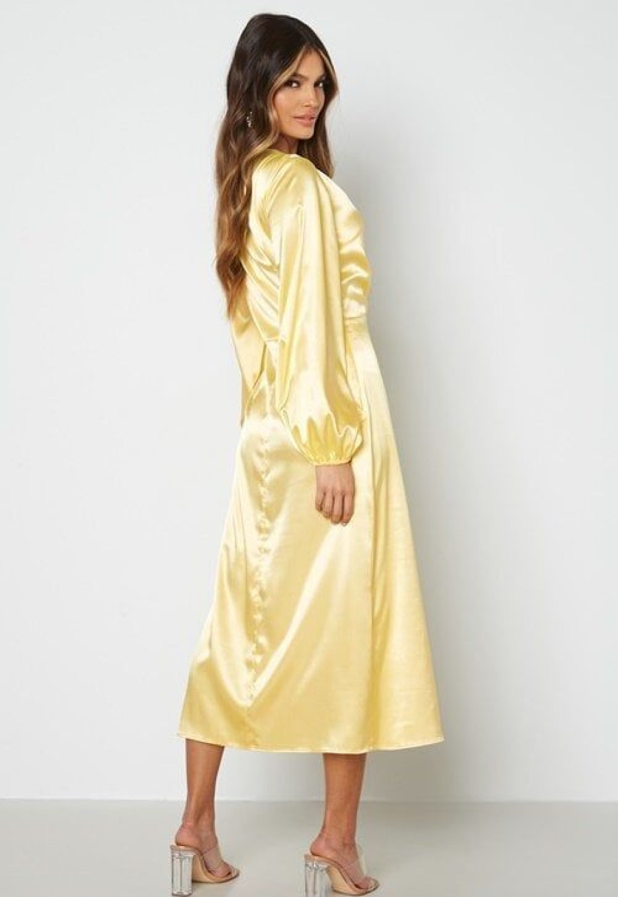 H T Bubbleroom Occasion Morsiusneitojen Mekot | Misha Satin Dress